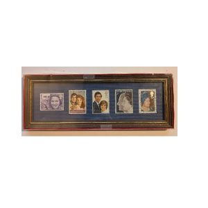 Gerahmtes Set von Briefmarken der britischen Königsfamilie